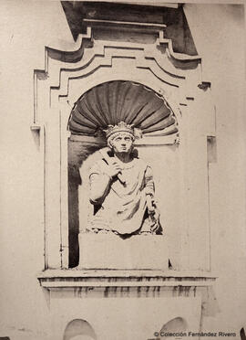 Sevilla, reproducción de la escultura que representa al Rey Pedro I de Castilla, situada en la calle Cabeza del Rey Don Pedro. Reynoso.