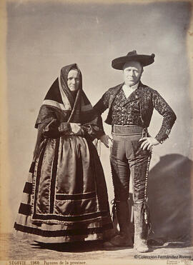 Paisanos ataviados con la indumentaria propia de Segovia [Turégano]. J. Laurent y Cia.