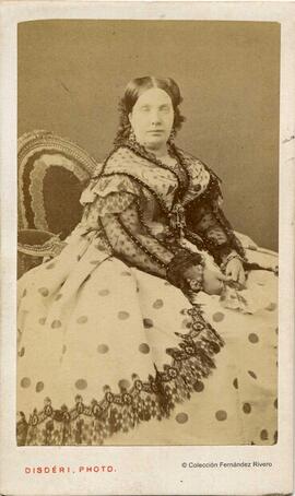 Madrid, retrato de Isabel II reina de España, sentada. Disdéri.