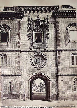 Sintra (Portugal). puerta en el segundo patio del palacio de la Peña . J. Laurent.