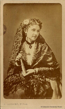 Madrid. Retrato de mujer joven, con mantilla y abanico, tipo madrileña. J. Laurent.