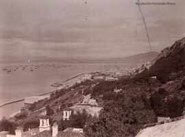 Gibraltar, ladera del peñón con la bahía, desde el sur. Fotógrafo desconocido