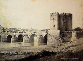 Córdoba, Puente romano sobre el río Guadalquivir y Torre de la Calahorra. Fotógrafo desconocido.
