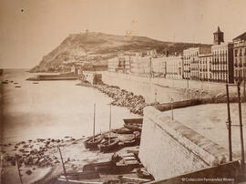 Barcelona, muralla del mar y Montjuich al fondo. Charles Clifford.