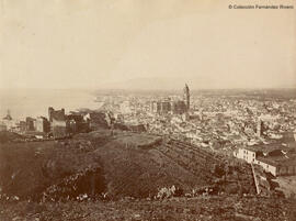 Málaga, panorámica desde el Cerro de San Cristóbal. J. H. Mann.