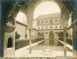Granada, Alhambra, Patio de los Arrayanes. Garzón fotógrafo.