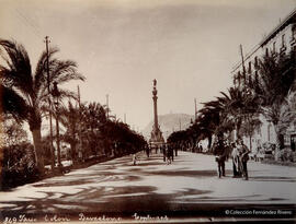 Barcelona, Paseo de Colón con el monumento al fondo. Antonio Esplugas.