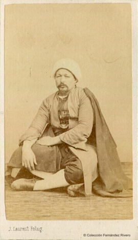 Madrid, retrato de hombre árabe sentado, sin identificar.  J. Laurent.