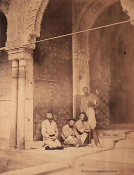 Granada, Alhambra, retrato del grupo compuesto por los pintores Henry Alexandre Regnault, Frederic Laguillermie, Georges Jules Victor Clairin y José Laguna. Charles Mauzaisse.