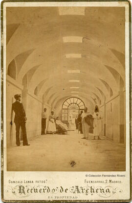 Archena (Murcia), interior del balneario con varias personas. Gonzalo Langa.