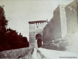 Segovia, Puerta de Santiago. Fotógrafo desconocido.