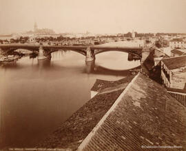 Sevilla, vista de la ciudad con la Catedral desde el Río Guadalquivir y puente de Triana. L. L. 158
