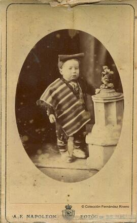 Barcelona, niño vestido con el traje típico catalán. A. F. dit Napoleon.