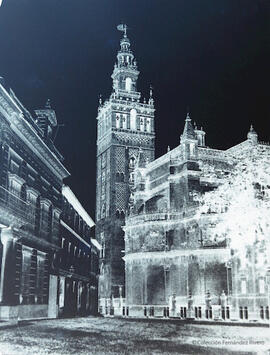 Sevilla, Catedral y torre de la Giralda desde la Plaza del Triunfo. Louis De Clercq.