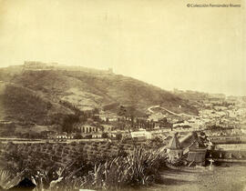 Málaga, el castillo de Gibralfaro y la ciudad desde el Calvario. L. Masson.