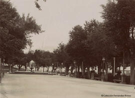 Pamplona, Parque de la Taconera (Larraina) y fuente debida a Jean Jacques Ducel. Fotógrafo desconocido.