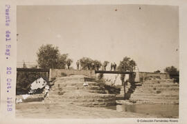 Alhaurín de la Torre (Málaga), grupo de excursionistas sobre el acueducto Puente del Rey. Fotógrafo desconocido.