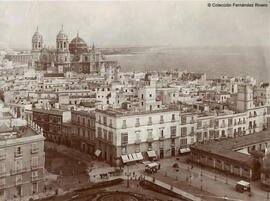 Cádiz, panorámica desde la Torre Tavira, plaza de la Libertad y mercado de abastos. Rafael Rocafull.