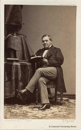 París, retrato de Juan Bravo Murillo sentado escribiendo. Disdéri.