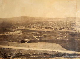 Barcelona, panorámica elevada desde Montjuich hacia el este. Fotógrafo desconocido.