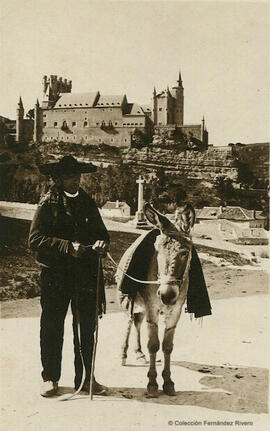 Segovia, retrato de un segoviano con su burro cerca de la Iglesia de la Vera Cruz. Kurt Hielscher.
