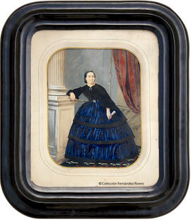Barcelona, retrato de señora con abanico y apoyada en una columna. M. Fernando y Anais dit Napoleón.