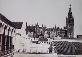Sevilla, la Catedral vista desde el Alcázar. Charles Clifford.
