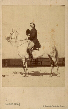 Retrato de un hombre a caballo, sin identificar. J. Laurent.