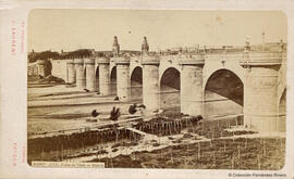 Madrid, puente de Toledo, con las lavanderías del río Manzanares. J. Laurent.
