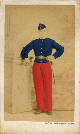 Retrato de un soldado de infantería con el uniforme de gala. Ruperto Zaldúa.