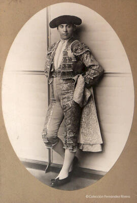 Retrato del torero Manuel Jiménez Moreno "Chicuelo". Fotógrafo desconocido.