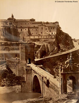 Toledo, Puente d Alcántara desde el este. Casiano Alguacil.