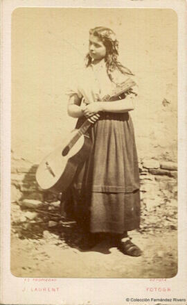 Córdoba, retrato de gitana cordobesa con guitarra.  J. Laurent.