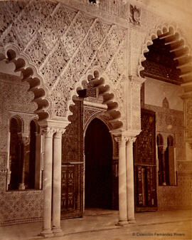 Sevilla, Alcázar, Patio de las Doncellas, portada del Salón de Carlos V. Fotógrafo desconocido