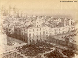 Cádiz, panorámica desde la Torre Tavira, plaza de la Libertad y mercado de abastos. Rafael Rocafull.