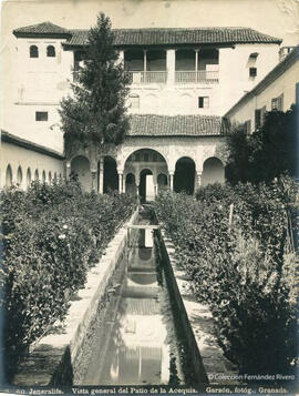 Granada, Generalife, vista general del patio de la acequia. Garzón fotógrafo.