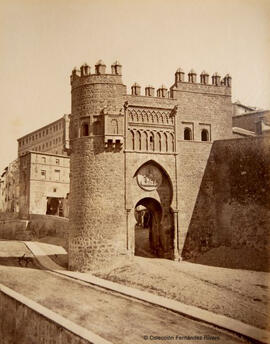 Toledo, Puerta del Sol. Casiano Alguacil.
