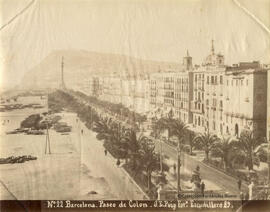 Barcelona, Paseo de Colón con el monumento al navegante al fondo. J. E. Puig.