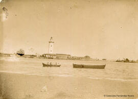 Málaga, la Farola desde la playa de San Andrés. E. Gálvez.