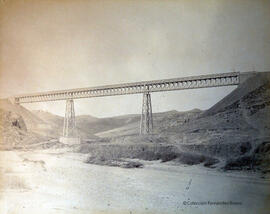 Luque (Córdoba) viaducto sobre el río Guadajóz, construido para la línea férrea Linares-Puente Genil. Fotógrafo desconocido.