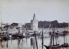 Sevilla, puerto en el río Guadalquivir y Torre del Oro.  J. Laurent y Cia.