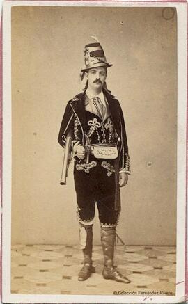 Madrid, personaje disfrazado de cazador, quizá del Tirol. Conde de Vernay.