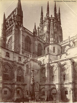Burgos, la Catedral desde el Claustro. Léon et Lévy.
