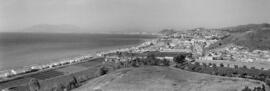 Vista de Málaga. En primer término, viviendas de El Palo. Marzo de 1963. España