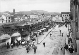 Mercado en el Pasillo de Santa Isabel. Puente peatonal sobre el río Guadalmedina. Capilla de la A...