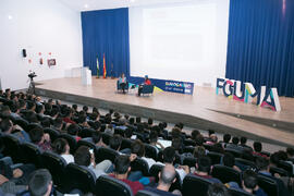 Conferencia "Dialogando", con Chema Alonso. Salón de actos de la E.T.S.I Informática y ...