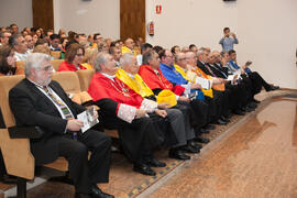 Asistentes al acto de imposición de la Medalla de Oro de la Universidad de Málaga a la Universidad de Granada. Paraninfo. Diciembre de 2016