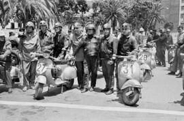 Málaga. Participantes de la V Gran Prueba de Regularidad Vespa. Junio de 1963