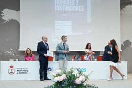 Reconocimiento especial a Elena Fernández Díaz en la Facultad de Marketing y Gestión. Campus de Teatinos. Junio de 2025
