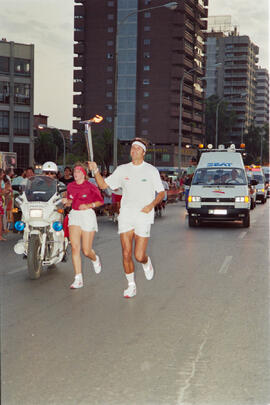 Portando la llama olímpica en su paso por Málaga. Julio de 1992